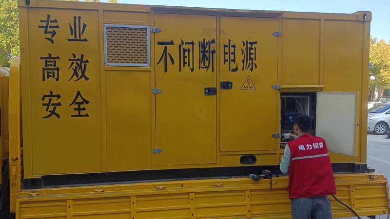 南明柴油发电机组和UPS电源配合使用时，如何避免切换过程中的电力中断？